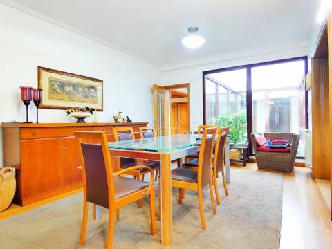 Oasis de Conforto e Sofisticação: Moradia T4 Irresistível em Oliveirinha, Aveiro!