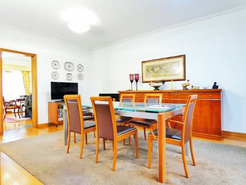 Oasis de Conforto e Sofisticação: Moradia T4 Irresistível em Oliveirinha, Aveiro!