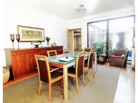 Oasis de Conforto e Sofisticação: Moradia T4 Irresistível em Oliveirinha, Aveiro!