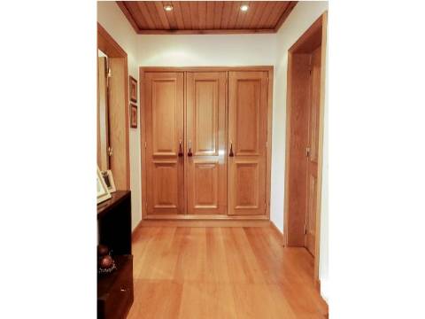 Oasis de Conforto e Sofisticação: Moradia T4 Irresistível em Oliveirinha, Aveiro!