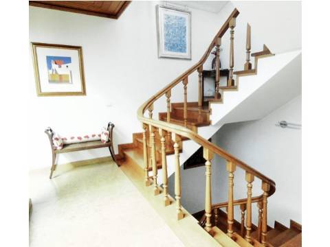 Oasis de Conforto e Sofisticação: Moradia T4 Irresistível em Oliveirinha, Aveiro!