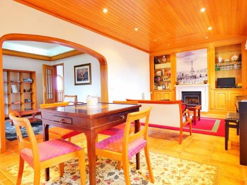 Oasis de Conforto e Sofisticação: Moradia T4 Irresistível em Oliveirinha, Aveiro!