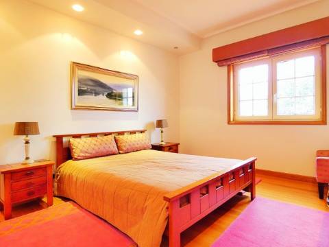 Oasis de Conforto e Sofisticação: Moradia T4 Irresistível em Oliveirinha, Aveiro!