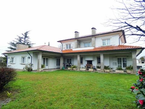 Oasis de Conforto e Sofisticação: Moradia T4 Irresistível em Oliveirinha, Aveiro!