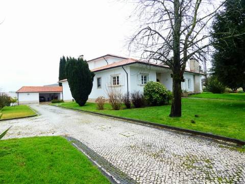 Oasis de Conforto e Sofisticação: Moradia T4 Irresistível em Oliveirinha, Aveiro!