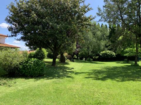 Oasis de Conforto e Sofisticação: Moradia T4 Irresistível em Oliveirinha, Aveiro!