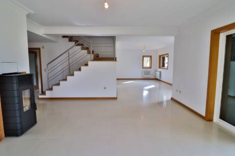 Moradia T4+1 com piscina disponível para Venda em Águeda