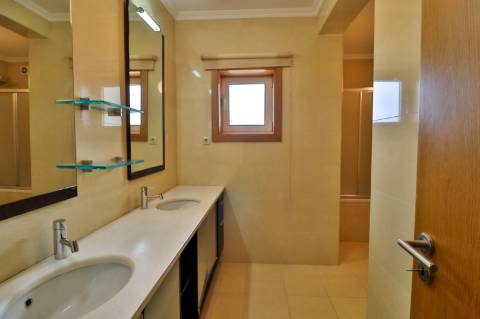 Moradia T4+1 com piscina disponível para Venda em Águeda