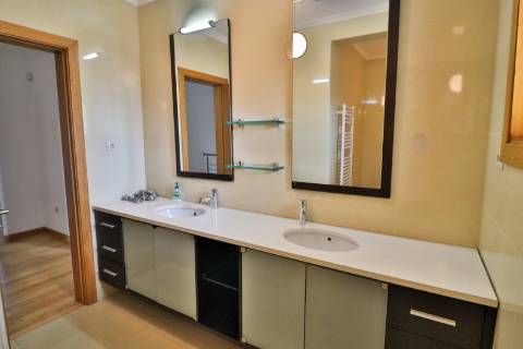 Moradia T4+1 com piscina disponível para Venda em Águeda