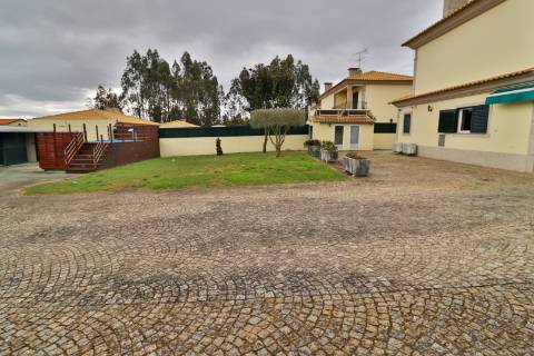 Moradia T4+1 com piscina disponível para Venda em Águeda