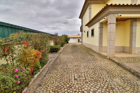 Moradia T4+1 com piscina disponível para Venda em Águeda