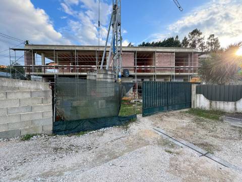 Moradia T4 de Luxo Isolada Disponível para Venda em Águeda
