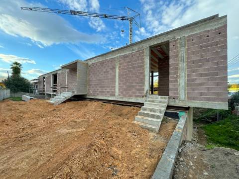 Moradia T4 de Luxo Isolada Disponível para Venda em Águeda