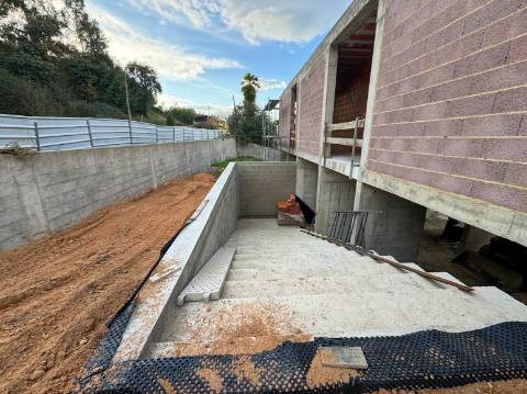 Moradia T4 de Luxo Isolada Disponível para Venda em Águeda