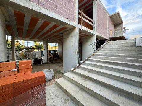 Moradia T4 de Luxo Isolada Disponível para Venda em Águeda