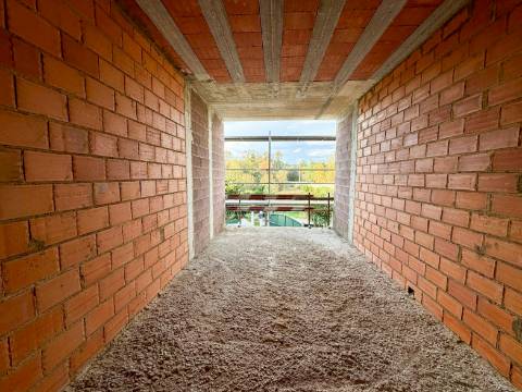 Moradia T4 de Luxo Isolada Disponível para Venda em Águeda