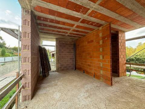 Moradia T4 de Luxo Isolada Disponível para Venda em Águeda