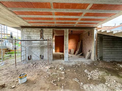 Moradia T4 de Luxo Isolada Disponível para Venda em Águeda