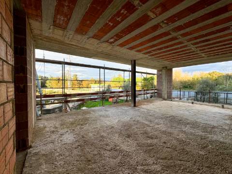 Moradia T4 de Luxo Isolada Disponível para Venda em Águeda