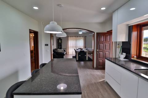 Quinta T5 disponível para venda em Á-dos-Ferreiros