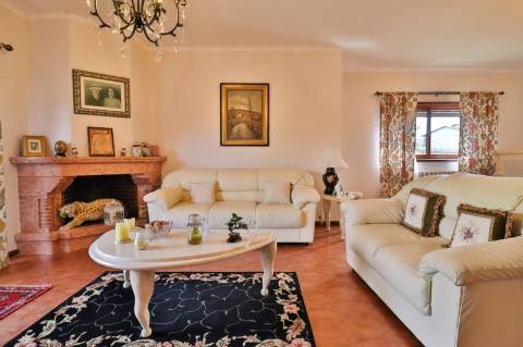 Quinta T5 disponível para venda em Á-dos-Ferreiros