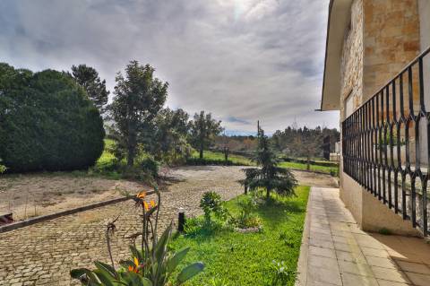 Quinta T5 disponível para venda em Á-dos-Ferreiros