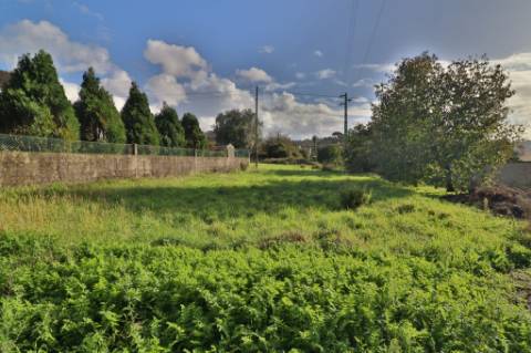 Terreno para construção com duas frentes de estrada