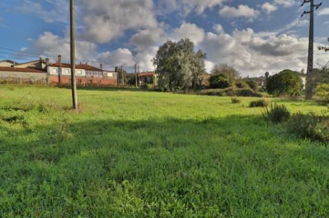 Terreno para construção com duas frentes de estrada