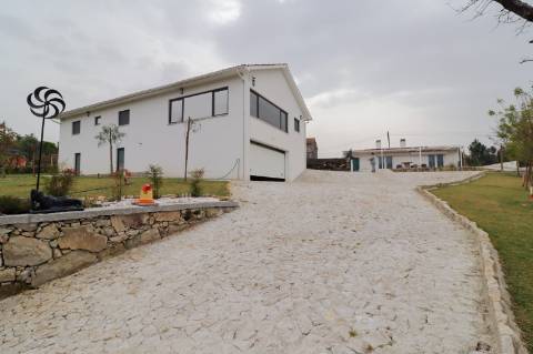 Moradia T3 para Venda em Macieira de Alcôba - Águeda