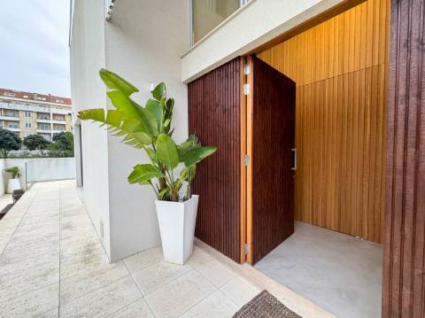 Moradia T3 Premium com Piscina disponível para venda na Praia da Barra