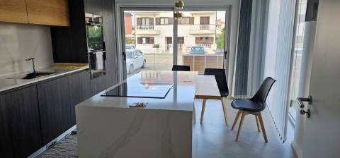 Moradia T3 Premium com Piscina disponível para venda na Praia da Barra