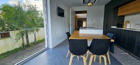 Moradia T3 Premium com Piscina disponível para venda na Praia da Barra