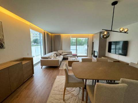 Moradia T3 Premium com Piscina disponível para venda na Praia da Barra