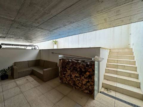 Moradia T3 Premium com Piscina disponível para venda na Praia da Barra