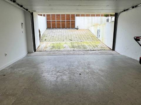 Moradia T3 Premium com Piscina disponível para venda na Praia da Barra