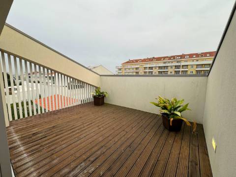 Moradia T3 Premium com Piscina disponível para venda na Praia da Barra