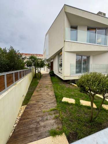 Moradia T3 Premium com Piscina disponível para venda na Praia da Barra