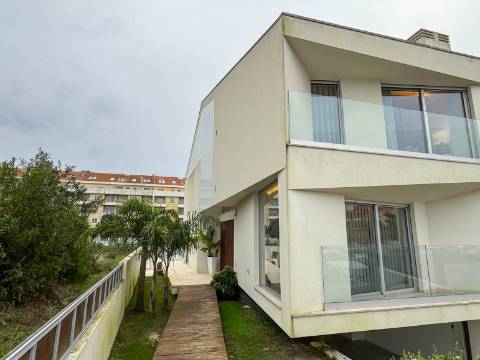 Moradia T3 Premium com Piscina disponível para venda na Praia da Barra