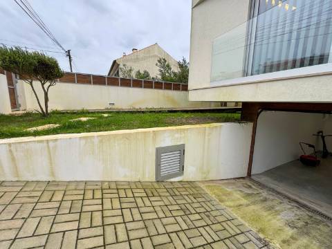 Moradia T3 Premium com Piscina disponível para venda na Praia da Barra