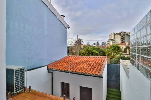 Prédio com 3 apartamentos independentes disponível para venda no centro de Águeda