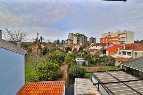 Prédio com 3 apartamentos independentes disponível para venda no centro de Águeda