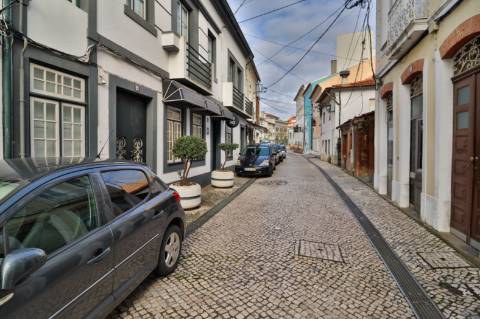 Prédio com 3 apartamentos independentes disponível para venda no centro de Águeda