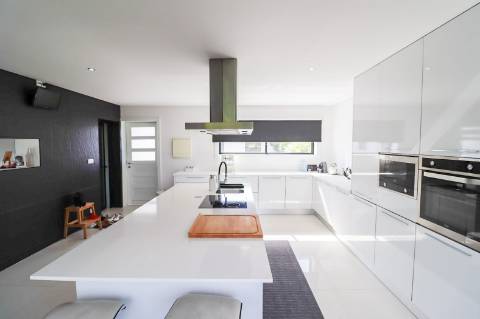 Duas Moradias Independentes em Amplo Terreno de 2171m² Disponíveis para Venda em Águeda