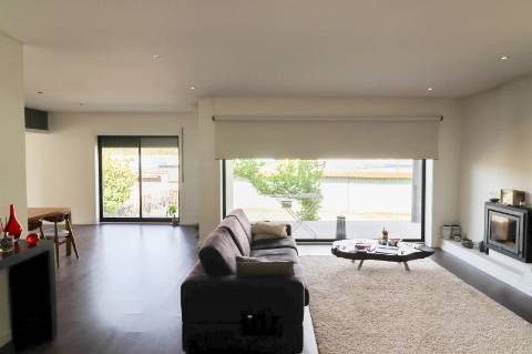 Duas Moradias Independentes em Amplo Terreno de 2171m² Disponíveis para Venda em Águeda