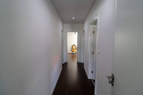 Duas Moradias Independentes em Amplo Terreno de 2171m² Disponíveis para Venda em Águeda