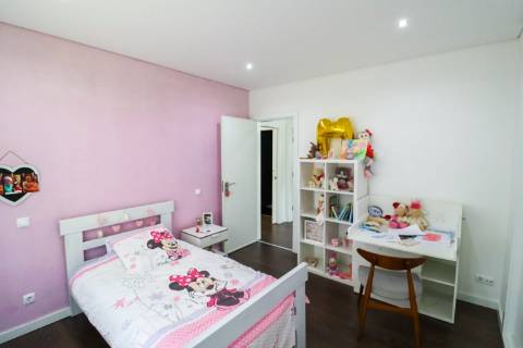 Duas Moradias Independentes em Amplo Terreno de 2171m² Disponíveis para Venda em Águeda