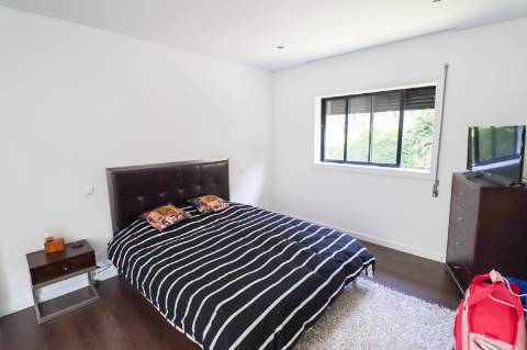 Duas Moradias Independentes em Amplo Terreno de 2171m² Disponíveis para Venda em Águeda