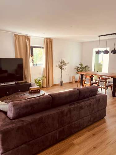 Duas Moradias Independentes em Amplo Terreno de 2171m² Disponíveis para Venda em Águeda