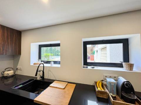 Duas Moradias Independentes em Amplo Terreno de 2171m² Disponíveis para Venda em Águeda