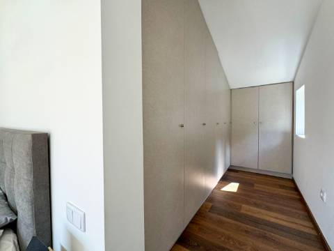 Duas Moradias Independentes em Amplo Terreno de 2171m² Disponíveis para Venda em Águeda